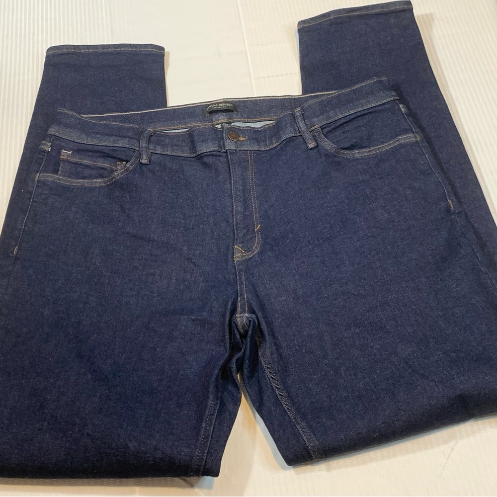 Banana Republic tapered fit jeans 42X34. NWOT. Dark Denim